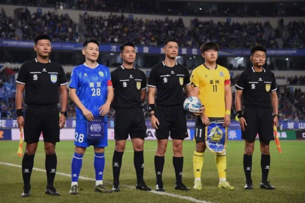 非常简短, 仅仅, 执教 非常简短, 仅仅, 执教